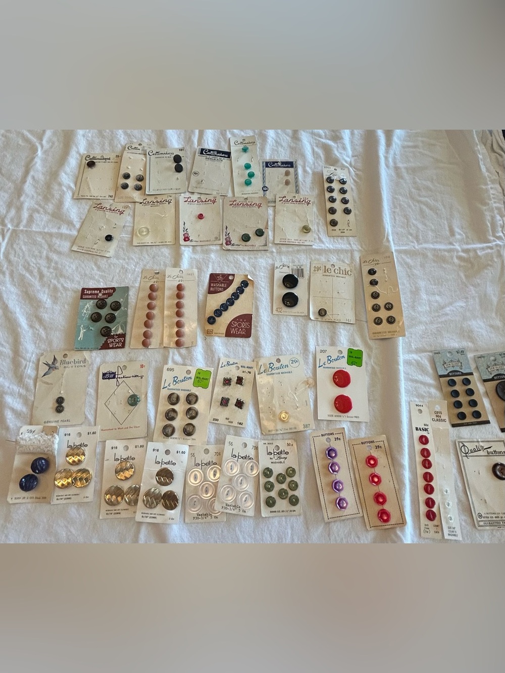 Vintage carded buttons arts crafts sewing projects 35+